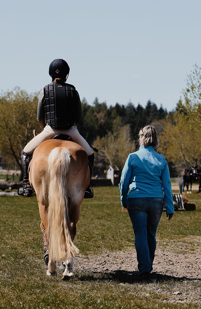 Annika-Thode-Pferdetrainerin-Reitlehrerin-Mentaltrainerin-Reitsport-Turniersport-Unterricht-Lüneburger-Heide-Norddeutschland-19-min