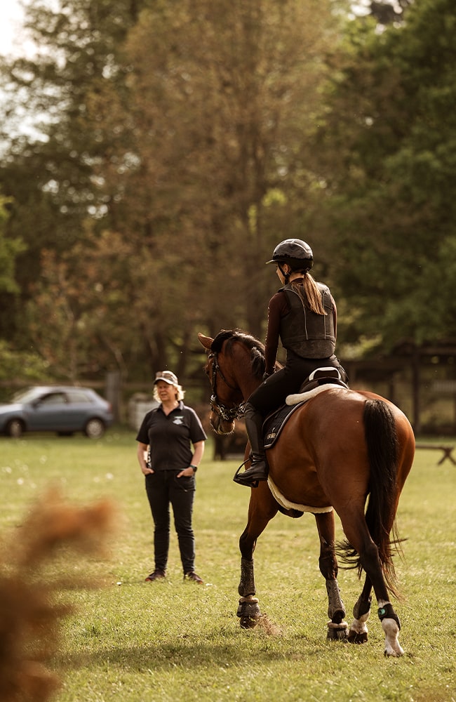 Annika-Thode-Pferdetrainerin-Reitlehrerin-Mentaltrainerin-Reitsport-Turniersport-Unterricht-Lüneburger-Heide-Norddeutschland-2-min