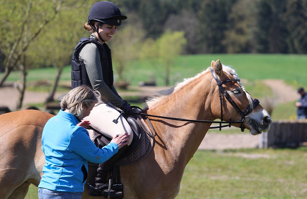 Annika-Thode-Pferdetrainerin-Reitlehrerin-Mentaltrainerin-Reitsport-Turniersport-Unterricht-Lüneburger-Heide-Norddeutschland-5-min